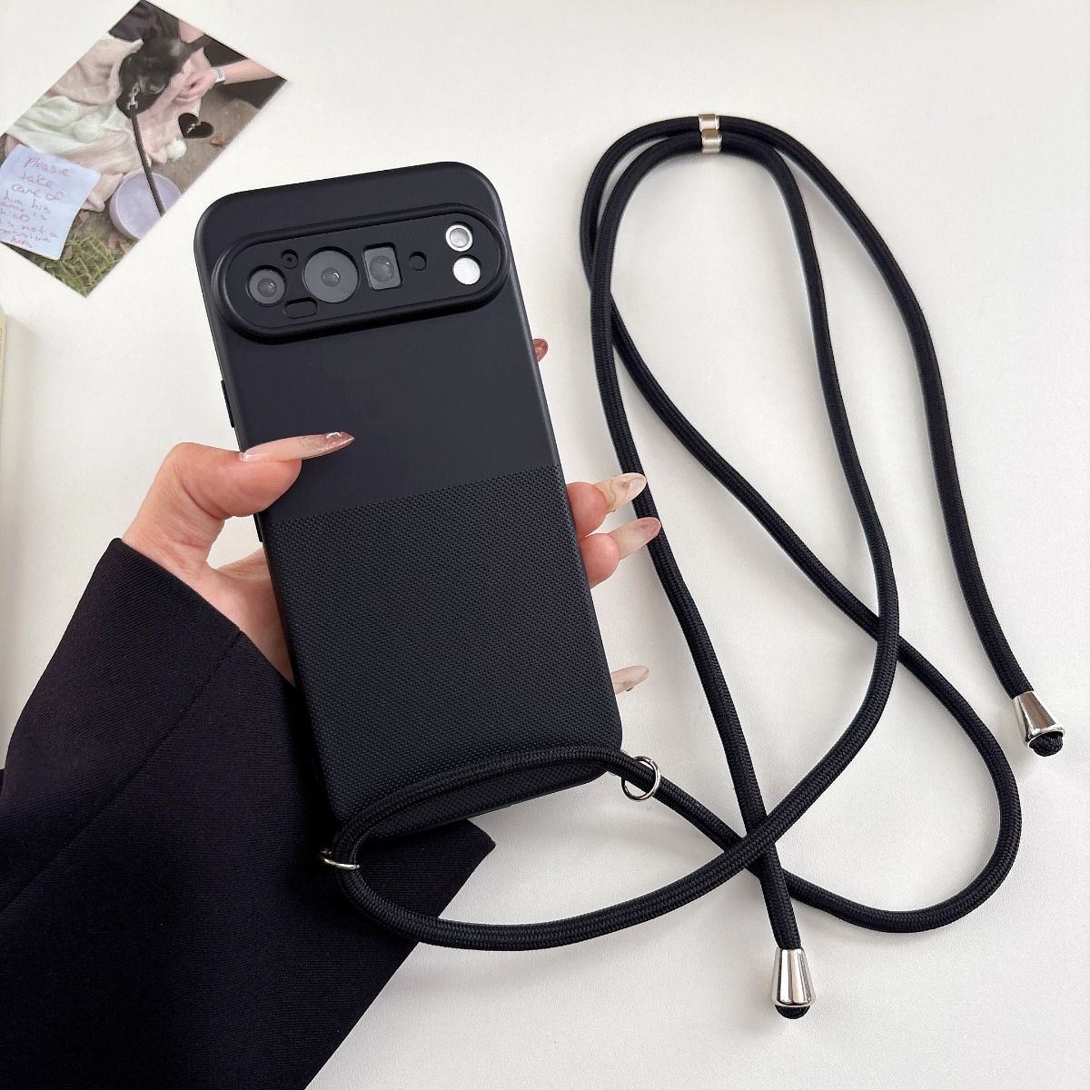 クロスボディランヤードストラップ付きマットTPUスマホケース - Google Pixel 8A のレビューと価格